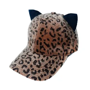 Berretto da baseball in peluche leopardato con graziose orecchie di gatto nere da donna