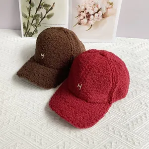 Fleece baseball cap with embroidered H letter in brown and red for autumn winter warmth
