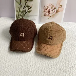 Damen Winter Dicke Lammwoll-Fleece Baseballkappe Bestickte Buchstaben Strass Warme Breite Krempe Schirmmütze Outdoor Modeaccessoires