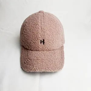 Women Winter Warm Lamb Wool Baseball Cap With H Letter Embroidery Adjustable Fashion Teddy Fleece Peaked Hat For Outdoor Daily