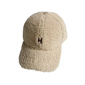 Fleece baseball cap with embroidered H letter in oatmeal color for autumn and winter