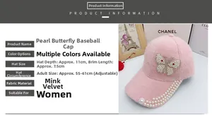 Détail d'une casquette en velours de vison rose avec papillon en perles et spécifications