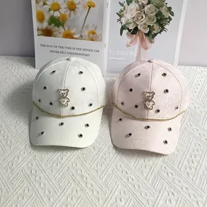 Fashionable jacquard baseball cap with sequined bear and rhinestone heart decoration