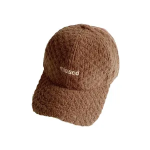 Braune Fleece-Baseballkappe mit missed-Stickerei für Herbst- und Winterwärme