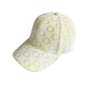Berretto da baseball in pizzo crema traspirante con motivi traforati e visiera