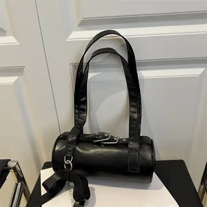 Schicke schwarze Zylindertasche mit Schnalle und dekorativer Schleife für Damen