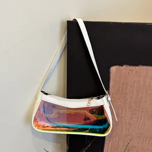 Schicke holografische TPU-Schultertasche mit weißem Lederbesatz und regenbogenfarbenen Paneelen