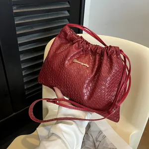 Sac Seau Tissé pour Femmes Sac à Bandoulière Simili-cuir Cordon de Serrage Grande Capacité Mode Plissé Sac à Main
