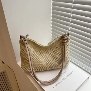 Sac à bandoulière chic en paille tressée beige pour l'été avec lanières nouées élégantes