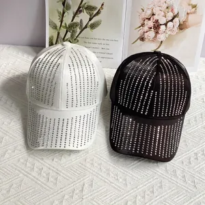 Funkelnde Strass-Baseballkappen in Schwarz und Weiß mit hochwertigem Satin-Finish