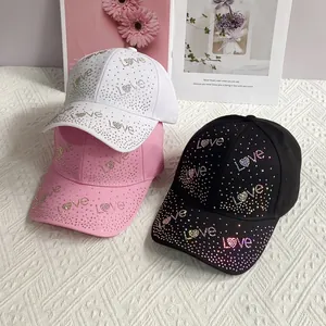 Casquettes de baseball tendance avec motifs LOVE en strass en blanc, rose et noir