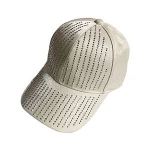 Beigefarbene Satin-Baseballkappe mit Strass-Meteormuster und glänzendem Finish für Damen
