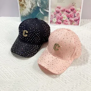 Cappellini da baseball di lusso con strass in rosa e nero e logo C in metallo