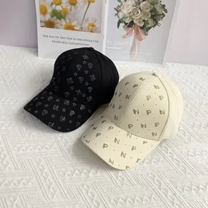 Casquettes de baseball tendance avec motifs d'étoiles en strass et lettres noir et beige