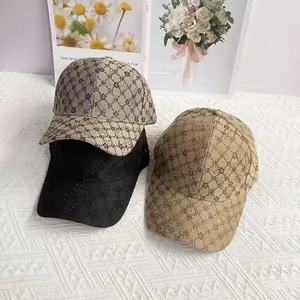 Berretto da Baseball alla Moda Donna con Strass Monogramma a Lettere Jacquard Ala Curva Parasole Regolabile in Misto Cotone