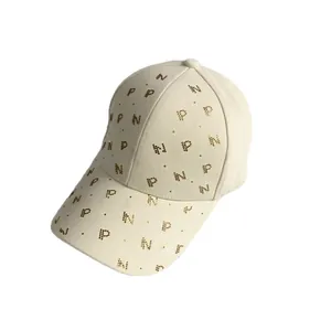 Casquette de baseball beige avec étoiles en strass et lettres PN au style tendance