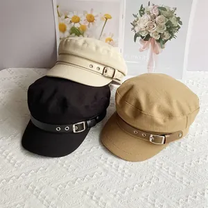 Vintage British Style Cotton Linen Newsboy Hat For Women Simple Flat Top Fiddler Cap Featuring Decorative Leather Belt Buckle