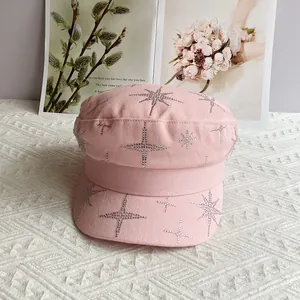 Détails de strass en forme d'étoile sur un chapeau de marin rose en coton pour femmes