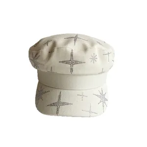 Casquette gavroche blanche élégante avec motifs étoiles en strass pour femme