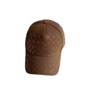 Casquette de baseball marron avec motifs H en strass de luxe et accents en cristal