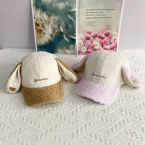 Winterliche Plüsch-Baseballkappe mit langen Ohren und Sparkle-Stickerei aus Fleece