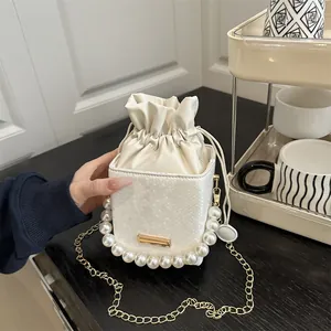 Dames Slangenprint PU Leer Bucket Bag Met Imitatieparel Handvat Mini Crossbodytas Met Trekkoord Elegante Schoudertas Met Ketting