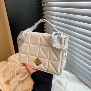 Γυναικεία Καπιτονέ Τσάντα Crossbody PU Δέρμα Μικρή Τετράγωνη Τσάντα Με Διακοσμητικό Μαντήλι Satin Λαβή Μεταλλική Κλειδαριά Τσάντα Ώμου