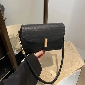 Retro Schultertasche aus schwarzem Krokodilleder-Imitat mit goldenem Verschluss