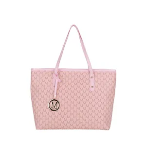 Grand sac cabas rose avec imprimé monogramme M et pendentif logo doré pour femme