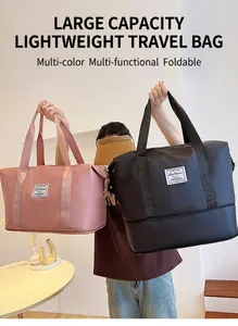 Details zur erweiterbaren Bodenschicht und Fashion-Patch an großen Reisetaschen