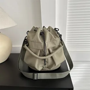 Vrouwen Grote Capaciteit Nylon Oxford Stof Emmertas Trekkoord Mode Schouder Crossbody Tas Casual Handtas Koreaanse Straatstijl