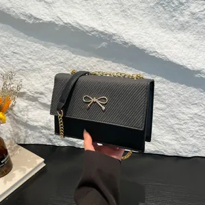 Γυναικεία Μοντέρνα Τσάντα Ώμου από Δέρμα PU Με Χρυσό Φιόγκο Μεταλλική Αγκράφα Αλυσίδα Υφή Σύνθεσης Μικρή Τετράγωνη Τσάντα Καθημερινή Τσάντα Χιαστί για Ραντεβού