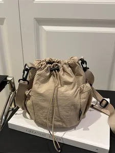 Khaki Nylon Kordelzug Beuteltasche im japanischen Stil mit Netztasche und Gurtband
