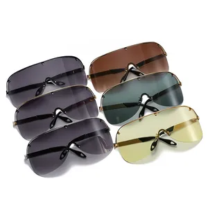 Lunettes de soleil shield oversize multicolores avec monture en métal et verres teintés