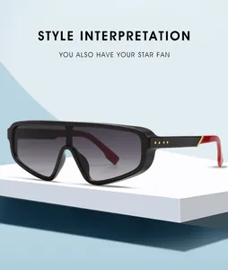 Détail de lunettes de soleil futuristes enveloppantes avec branches à pointes rouges