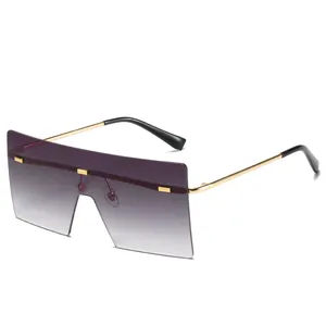 Lunettes de soleil bouclier sans monture avec verres dégradés violets et monture dorée
