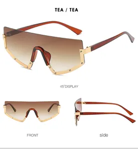 Vue sous trois angles de lunettes de soleil oversize dégradé thé avec bordure en métal doré