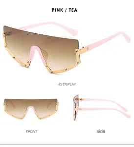 Vue sous trois angles de lunettes de soleil oversize avec bordure en métal rose dégradé