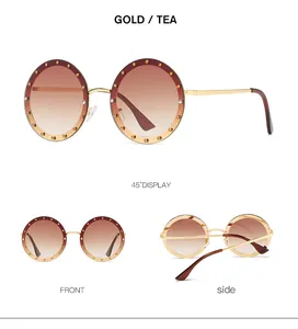 Drei Ansichten einer runden Vintage-Sonnenbrille mit Goldrahmen und Kristallverzierung