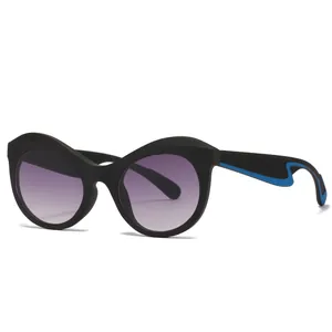 Lunettes de soleil œil de chat ovales, monture noire, verres dégradés violets et décor bleu