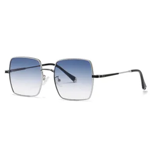 Lunettes de soleil carrées rétro en métal argenté avec verres dégradés bleus mixtes