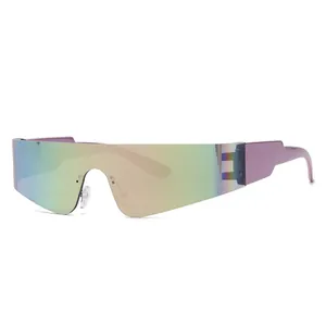 Occhiali da sole a mascherina senza montatura con montatura viola e lenti arcobaleno
