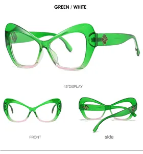 Vista en tres ángulos de gafas mariposa con degradado verde-rosa y detalle de trébol