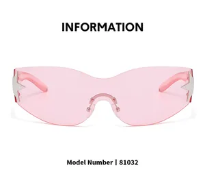 Gros plan de lunettes de soleil shield roses avec étoile argentée et numéro 81032