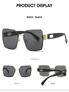 Drei Perspektiven der randlosen geometrischen Sonnenbrille mit Goldrahmen und schwarzen Bügeln