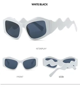 Mehrere Ansichten der Schmetterlingsbrille mit weißen Wellenbügeln und dunklen Gläsern