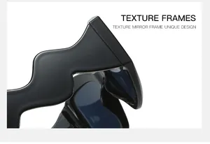 Detailansicht der stylischen Schmetterlingsbrille mit einzigartigen schwarzen Wellenbügeln