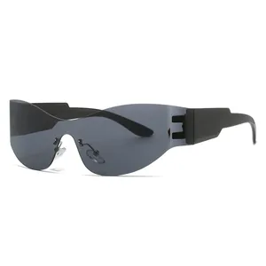 Lunettes de soleil enveloppantes sans monture futuristes avec verres gris et branches noires
