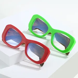 Modieuze ovale bril met dik frame en blauwlichtfilter in rood en groen