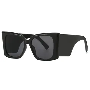 Occhiali da sole cat eye retrò oversize in nero lucido con aste larghe